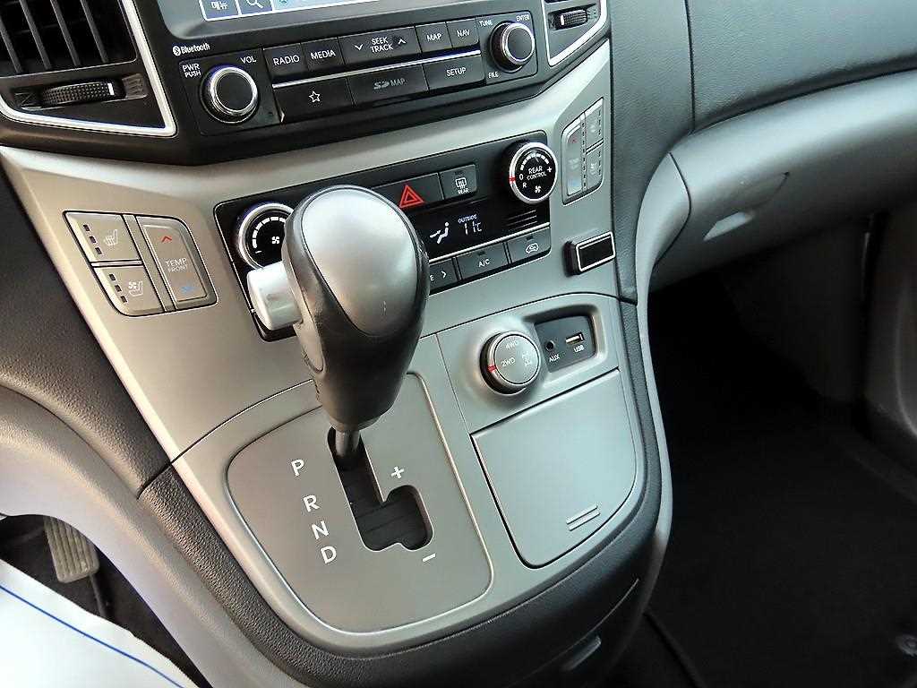 Hyundai Starex — photo 11