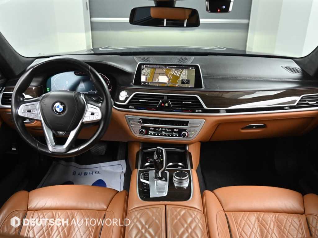 BMW 7-Series — photo 07