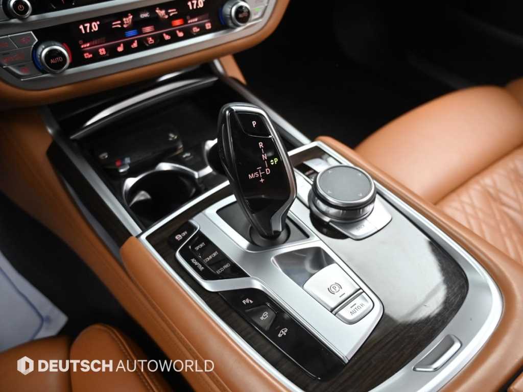 BMW 7-Series — photo 09