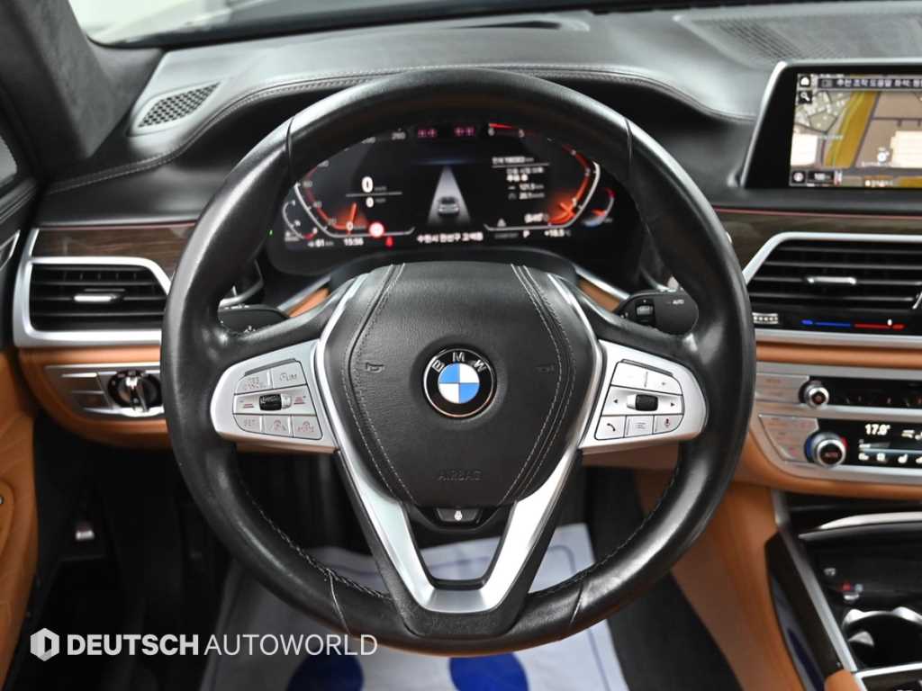 BMW 7-Series — photo 13