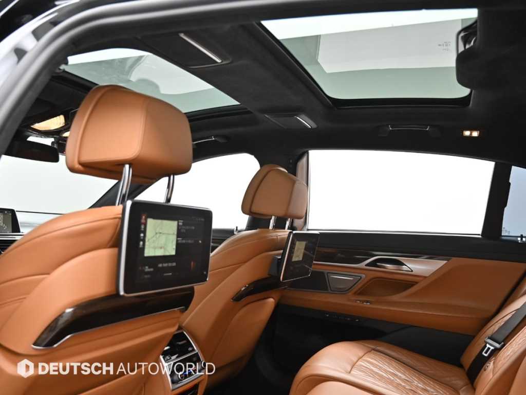 BMW 7-Series — photo 18