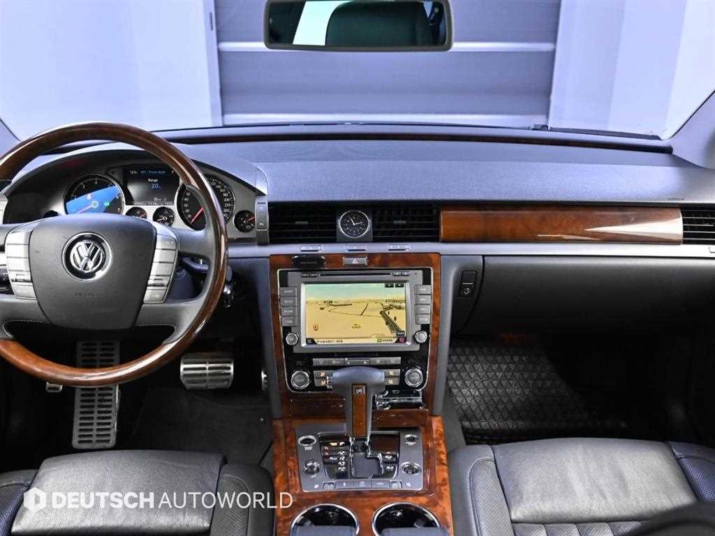 Volkswagen Phaeton — photo 07