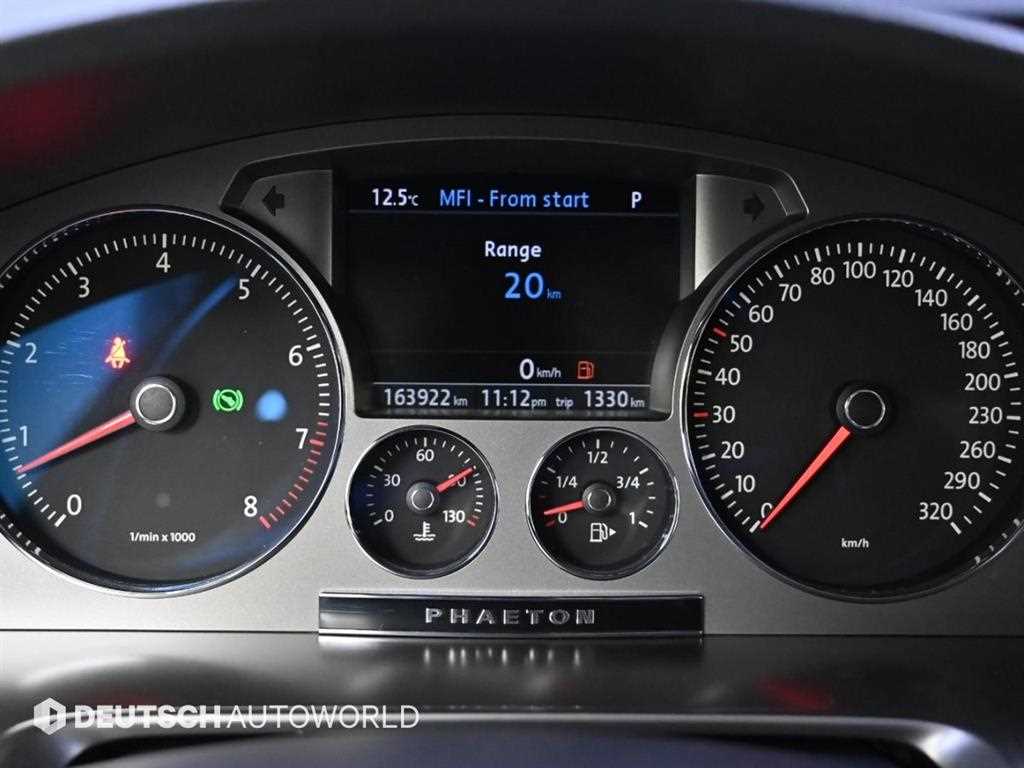 Volkswagen Phaeton — photo 08