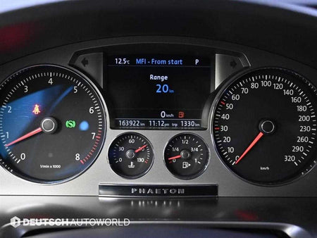 Volkswagen Phaeton — photo 08