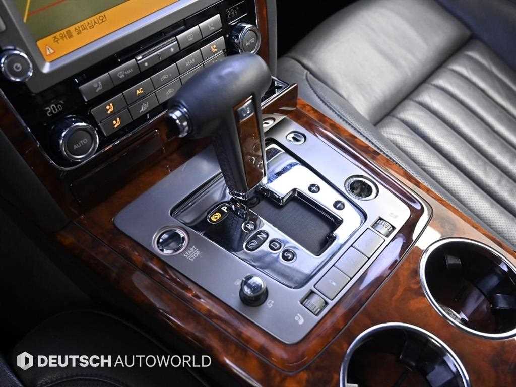 Volkswagen Phaeton — photo 09