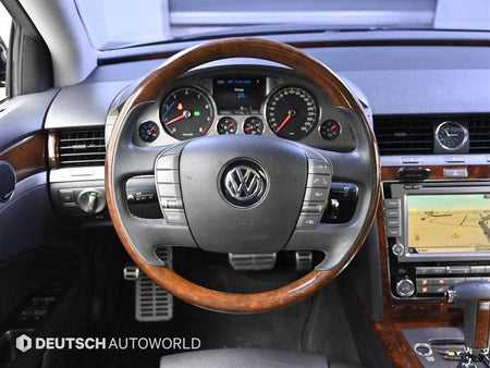 Volkswagen Phaeton — photo 13