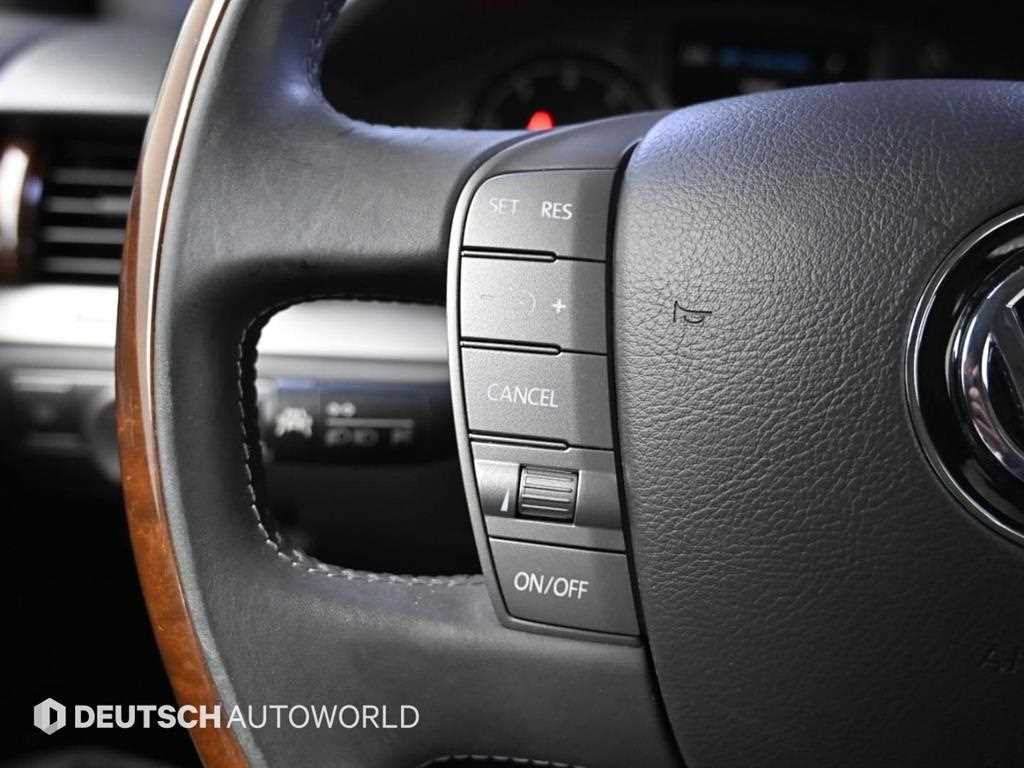 Volkswagen Phaeton — photo 17