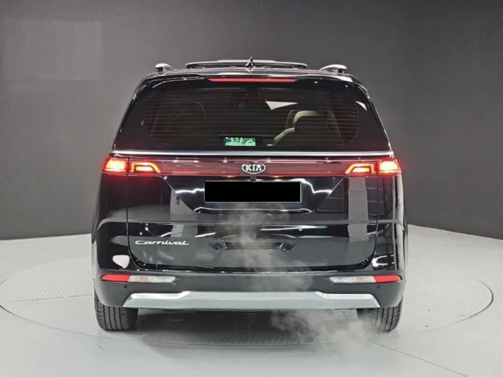 Kia Carnival — photo 03