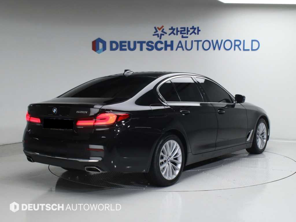 BMW 5-Series — photo 02