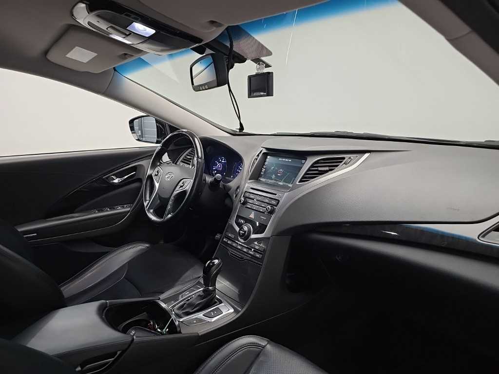 Hyundai Grandeur — photo 17