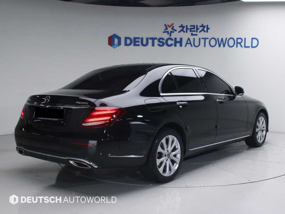 Mercedes-Benz E-Class — photo 02
