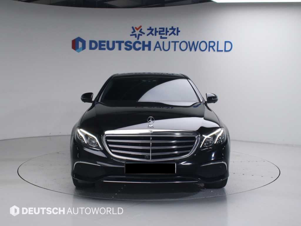Mercedes-Benz E-Class — photo 03