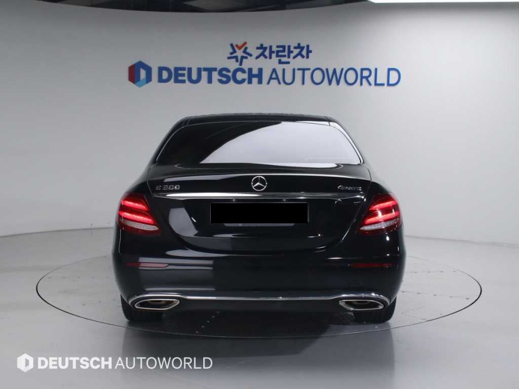 Mercedes-Benz E-Class — photo 04