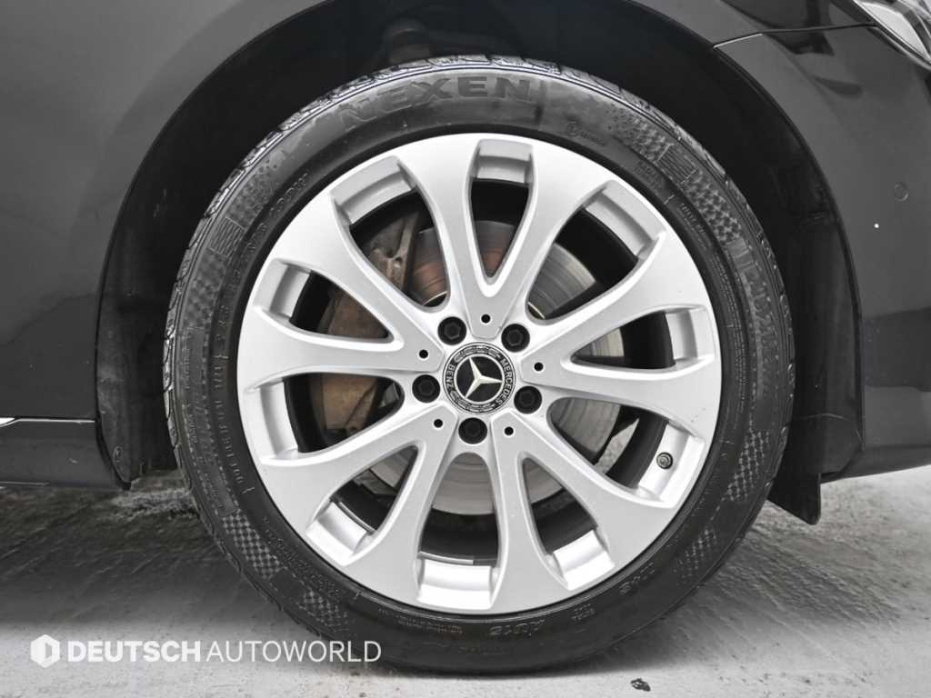 Mercedes-Benz E-Class — photo 05
