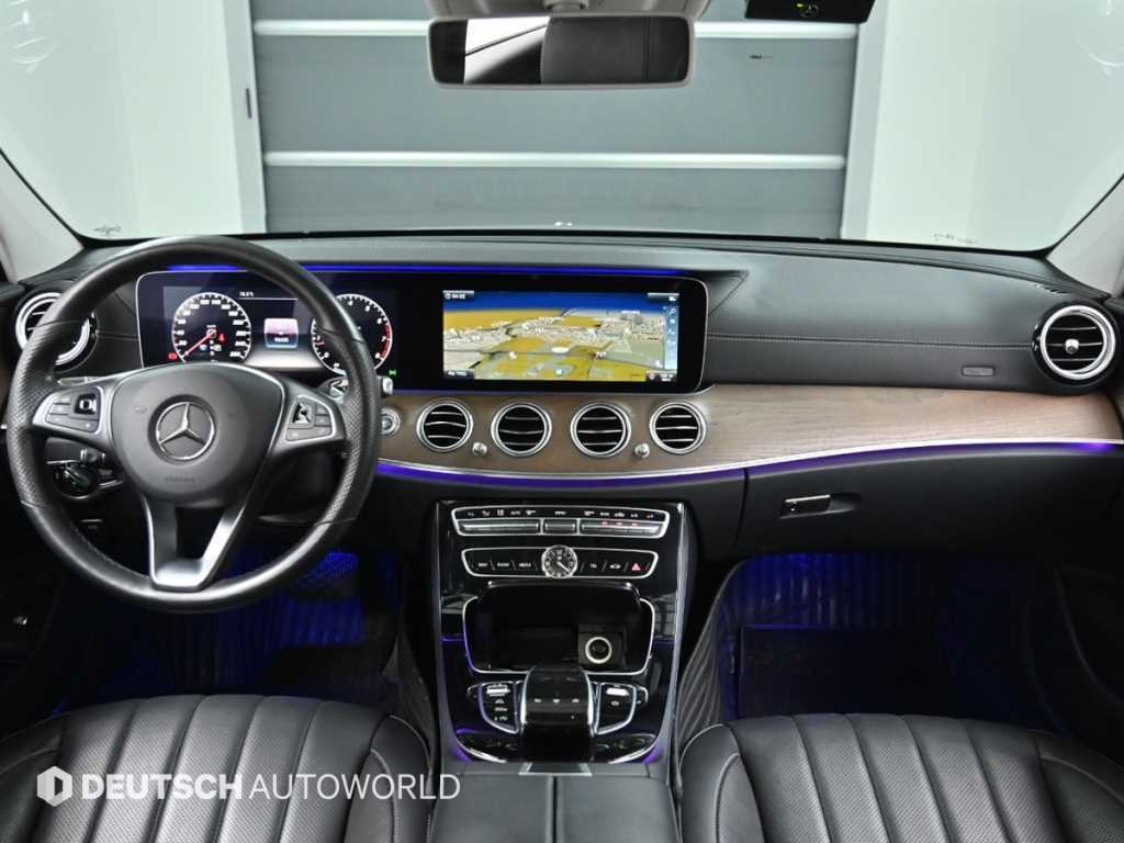 Mercedes-Benz E-Class — photo 07