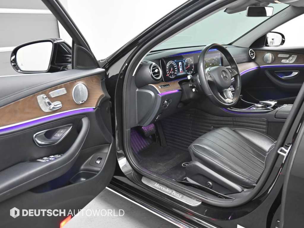 Mercedes-Benz E-Class — photo 11
