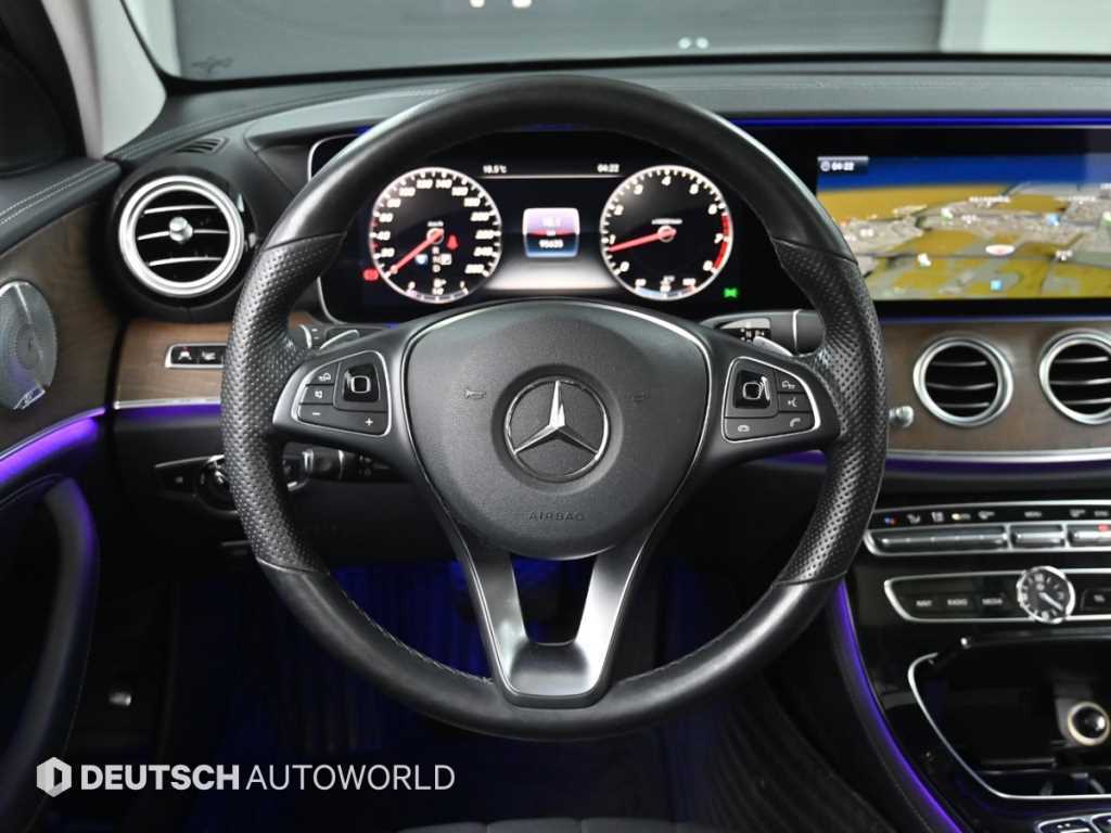Mercedes-Benz E-Class — photo 13
