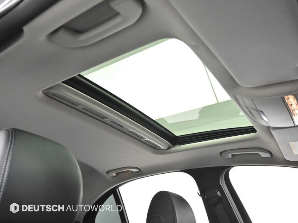 Mercedes-Benz E-Class — photo 18