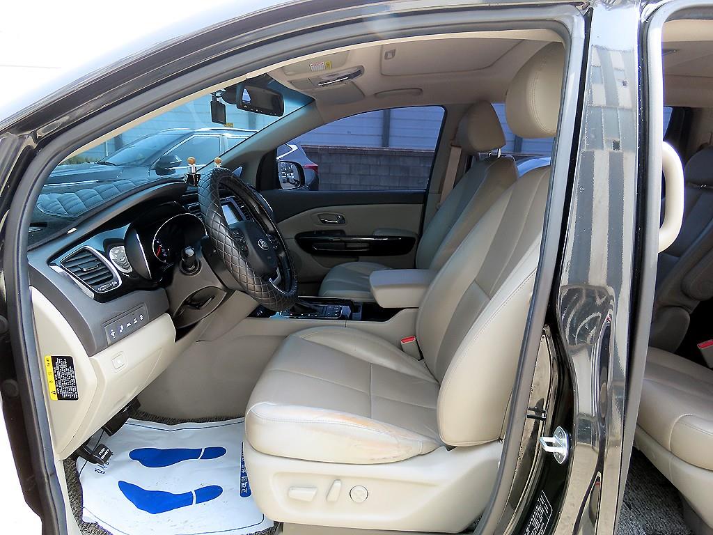 Kia Carnival — photo 05
