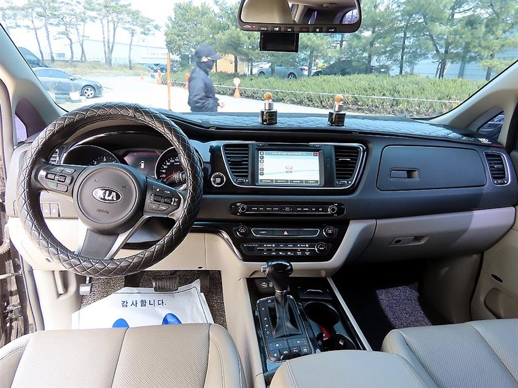 Kia Carnival — photo 08