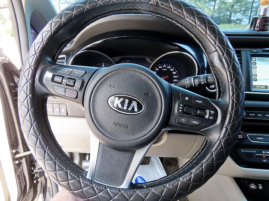 Kia Carnival — photo 09