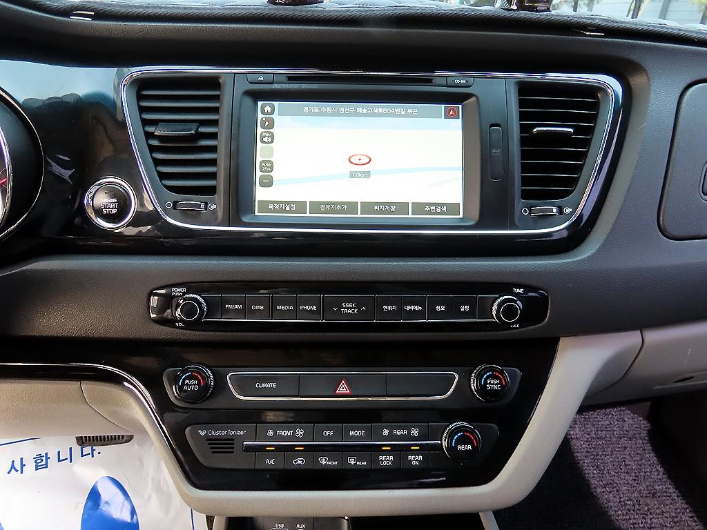 Kia Carnival — photo 13