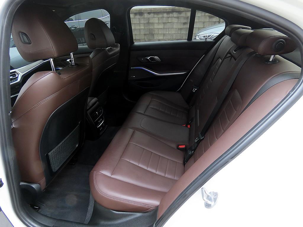 BMW 3-Series — photo 06