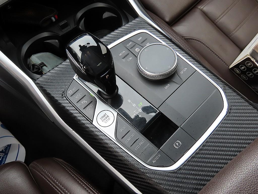 BMW 3-Series — photo 11