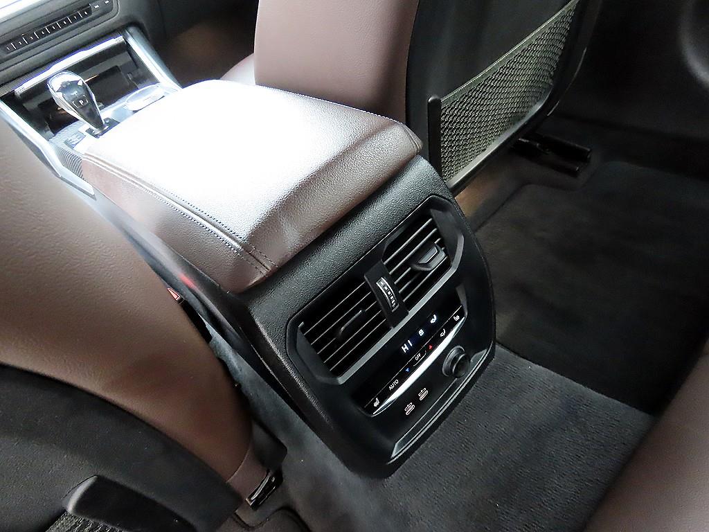 BMW 3-Series — photo 17
