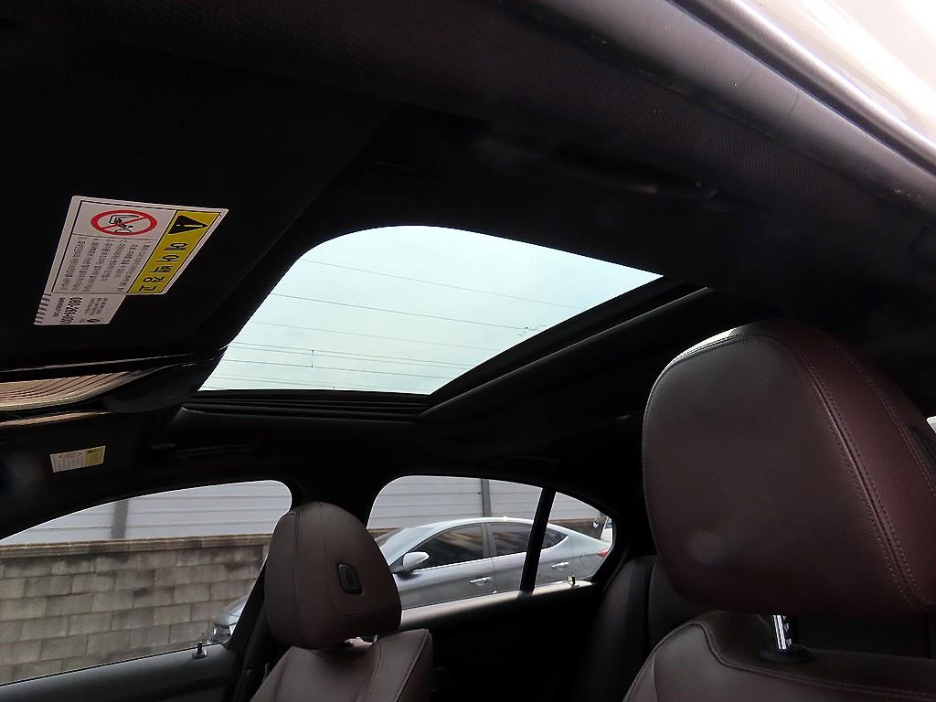 BMW 3-Series — photo 18