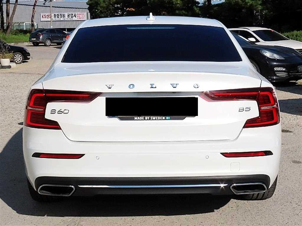 Volvo S60 — photo 04