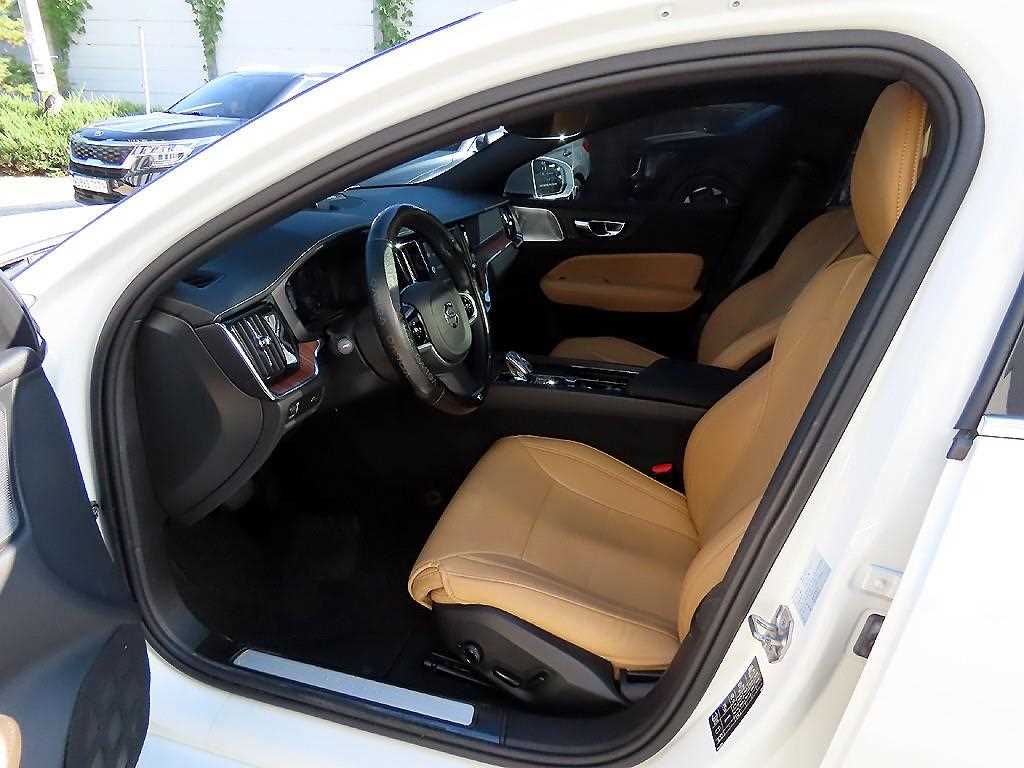 Volvo S60 — photo 05