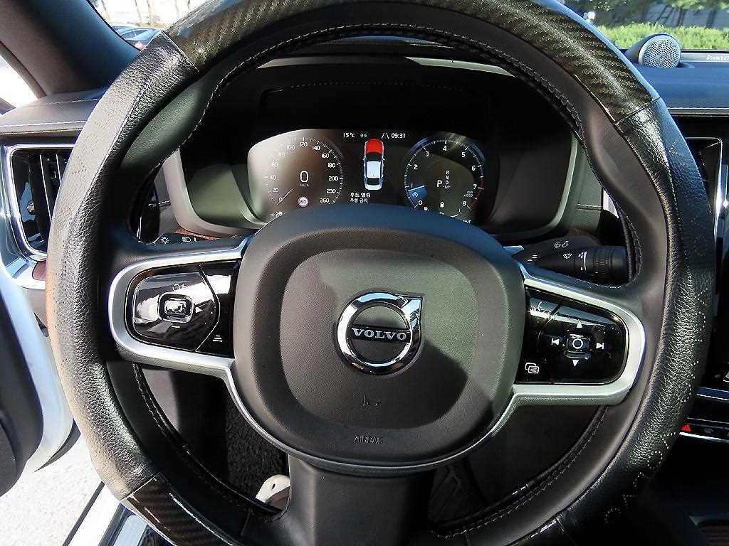 Volvo S60 — photo 08