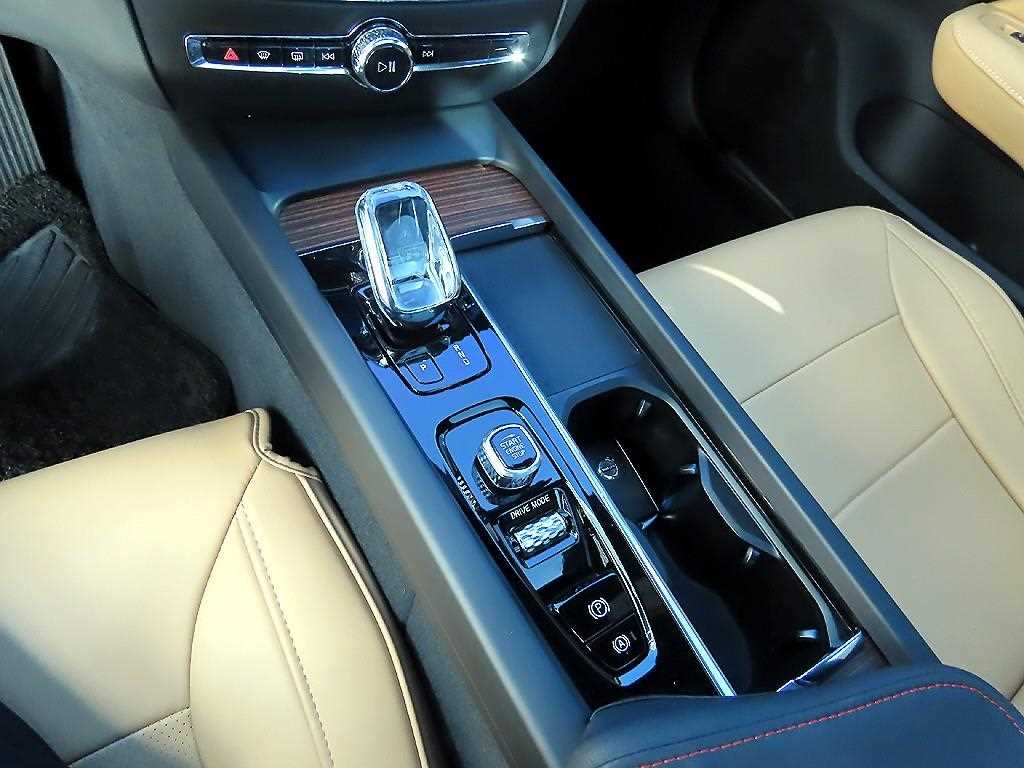 Volvo S60 — photo 11