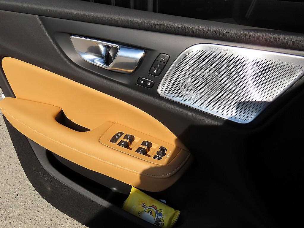 Volvo S60 — photo 12