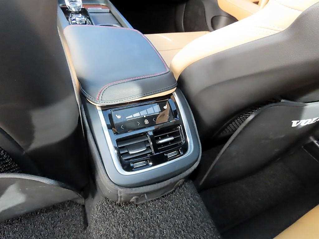 Volvo S60 — photo 16