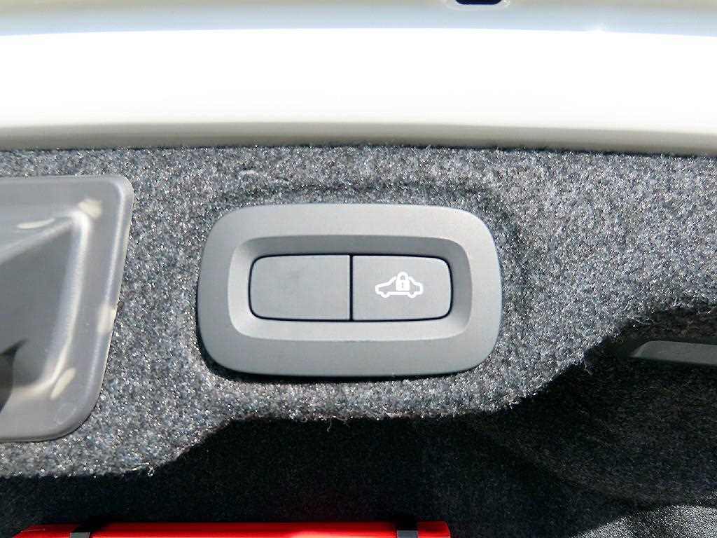 Volvo S60 — photo 17
