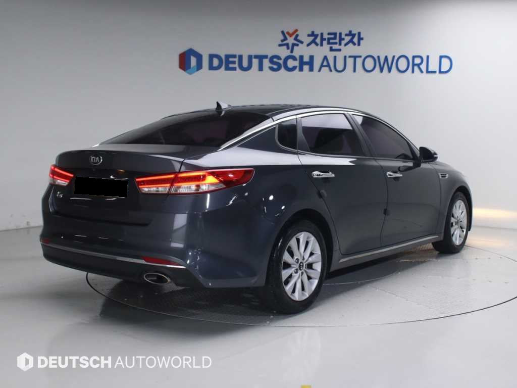 Kia K5 — photo 02