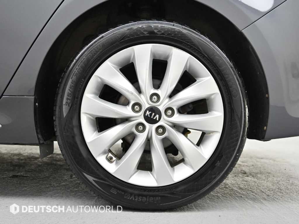 Kia K5 — photo 05