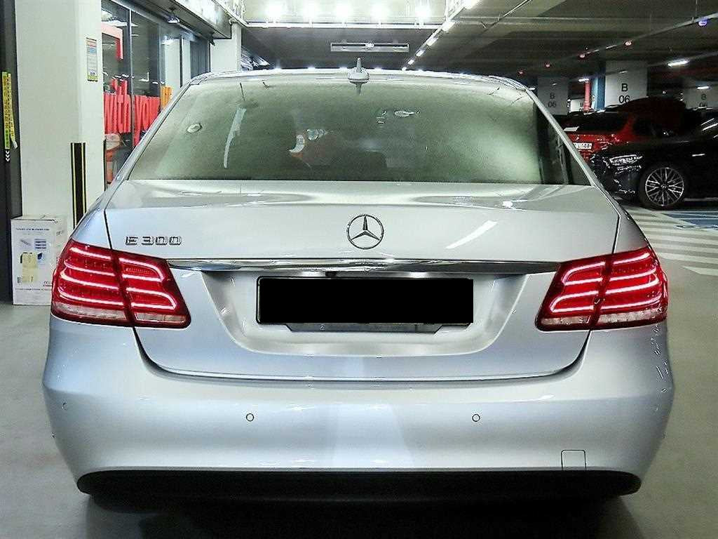 Mercedes-Benz E-Class — photo 05