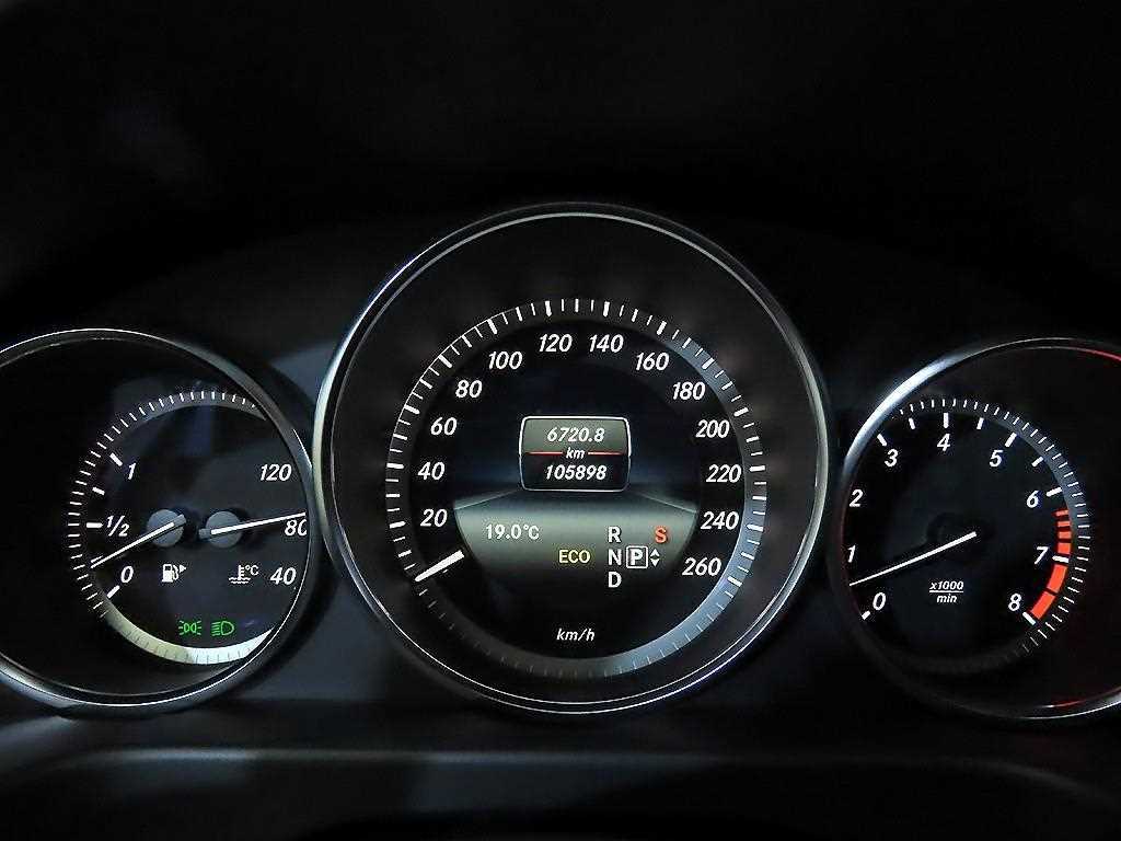 Mercedes-Benz E-Class — photo 09