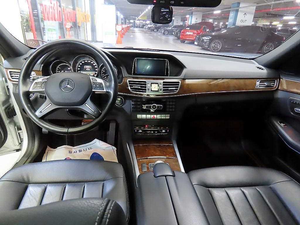 Mercedes-Benz E-Class — photo 10