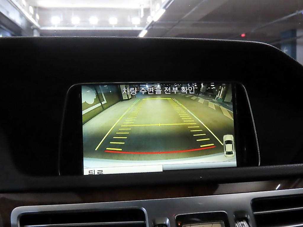 Mercedes-Benz E-Class — photo 13