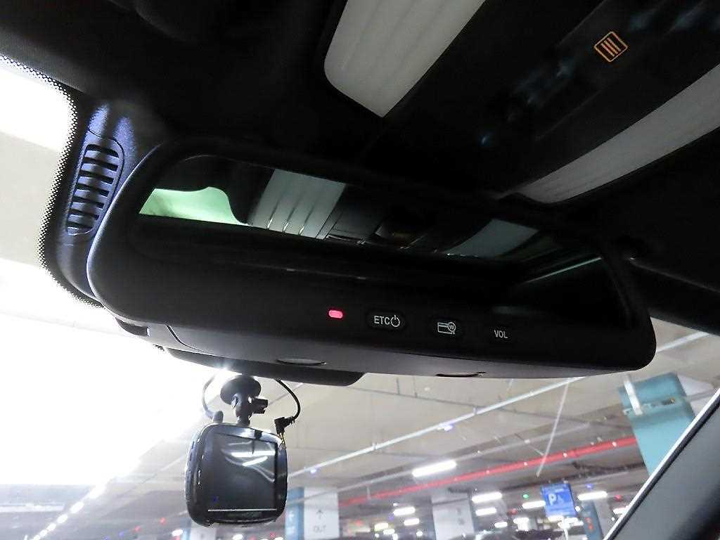 Mercedes-Benz E-Class — photo 15