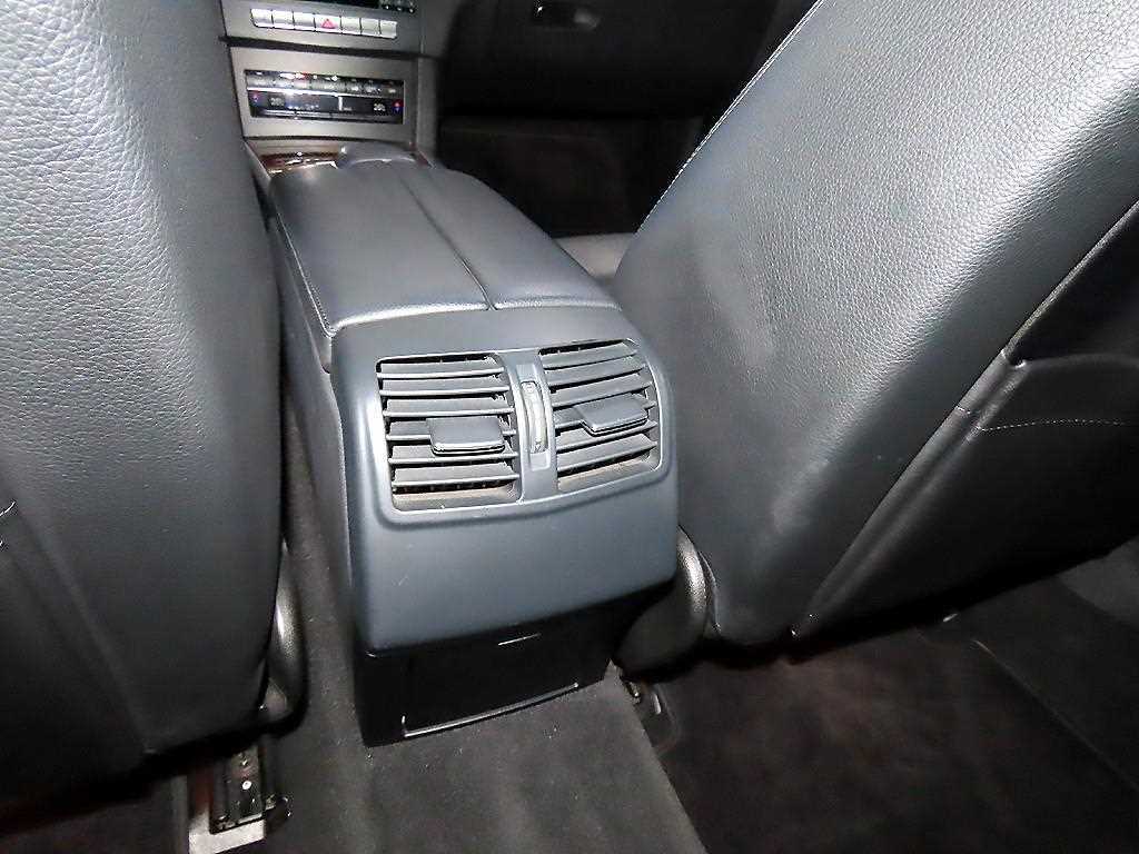 Mercedes-Benz E-Class — photo 16