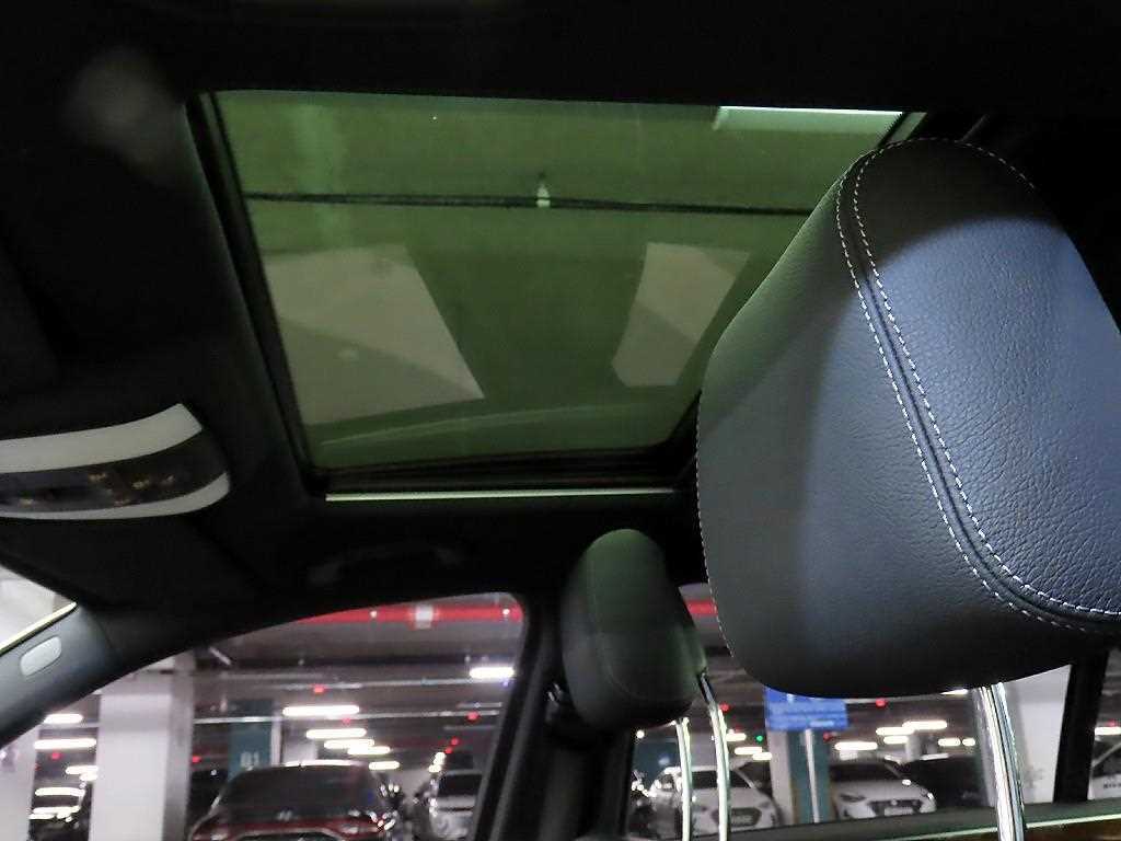 Mercedes-Benz E-Class — photo 17