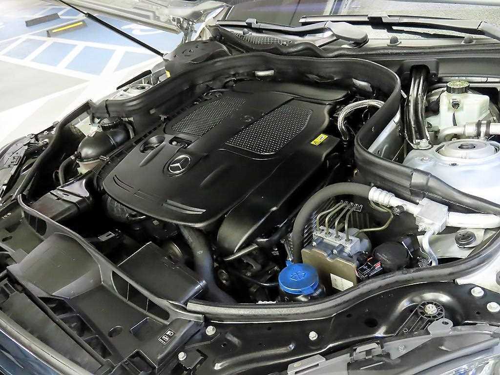Mercedes-Benz E-Class — photo 19