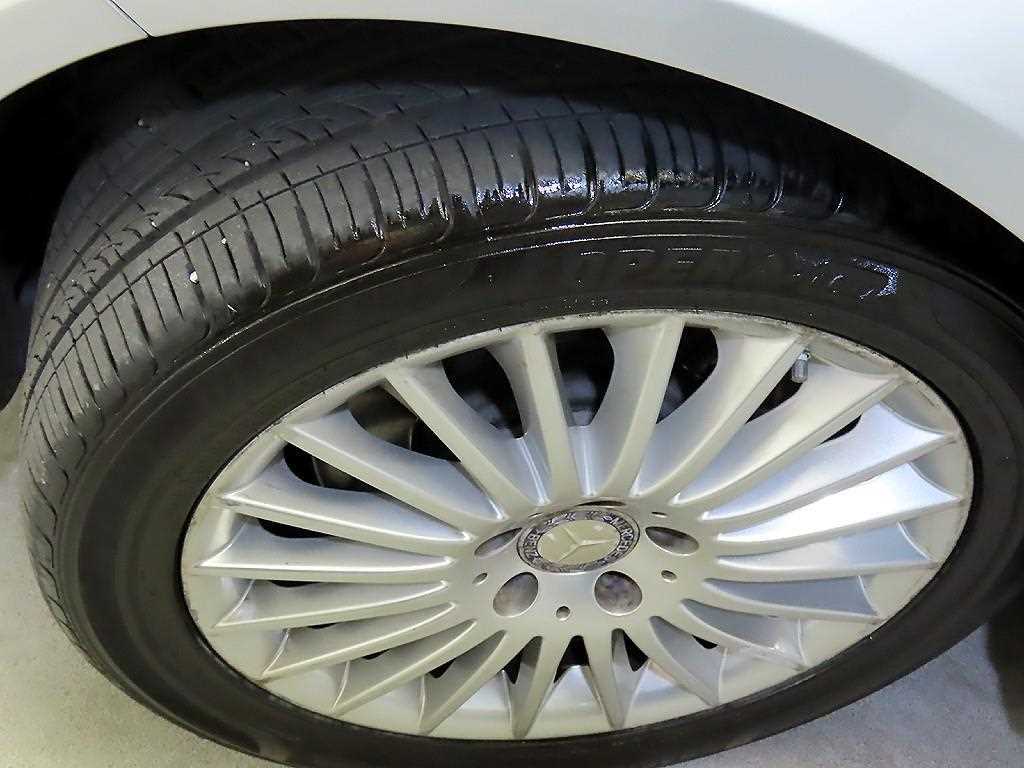Mercedes-Benz E-Class — photo 20