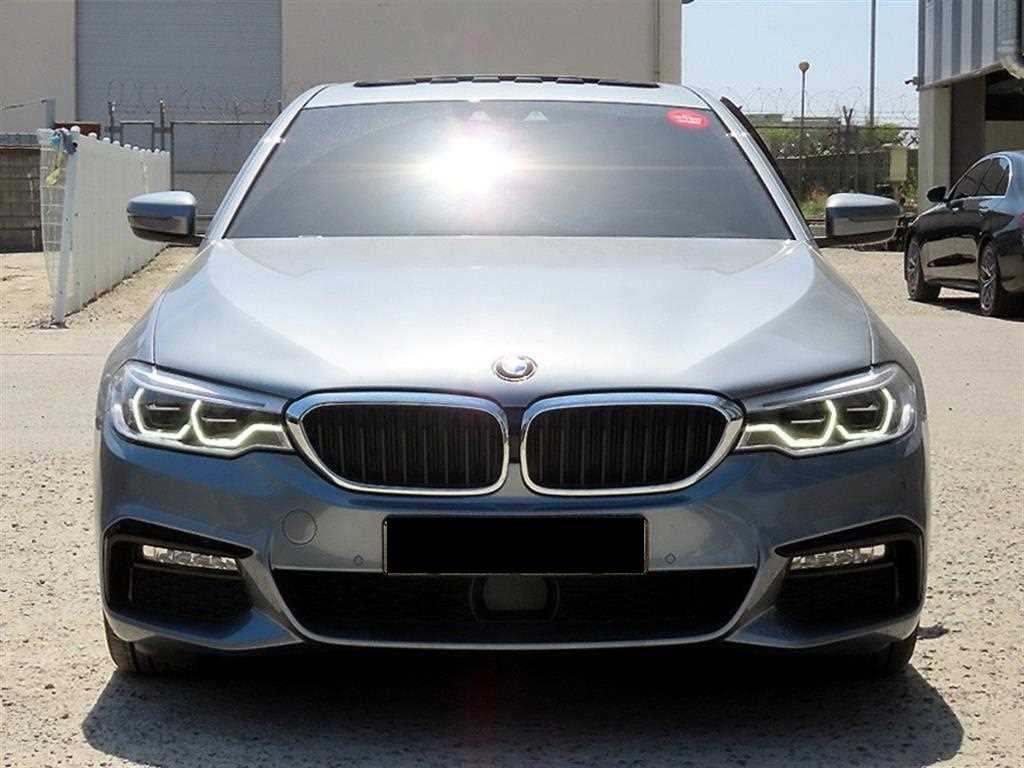 BMW 5-Series — photo 01