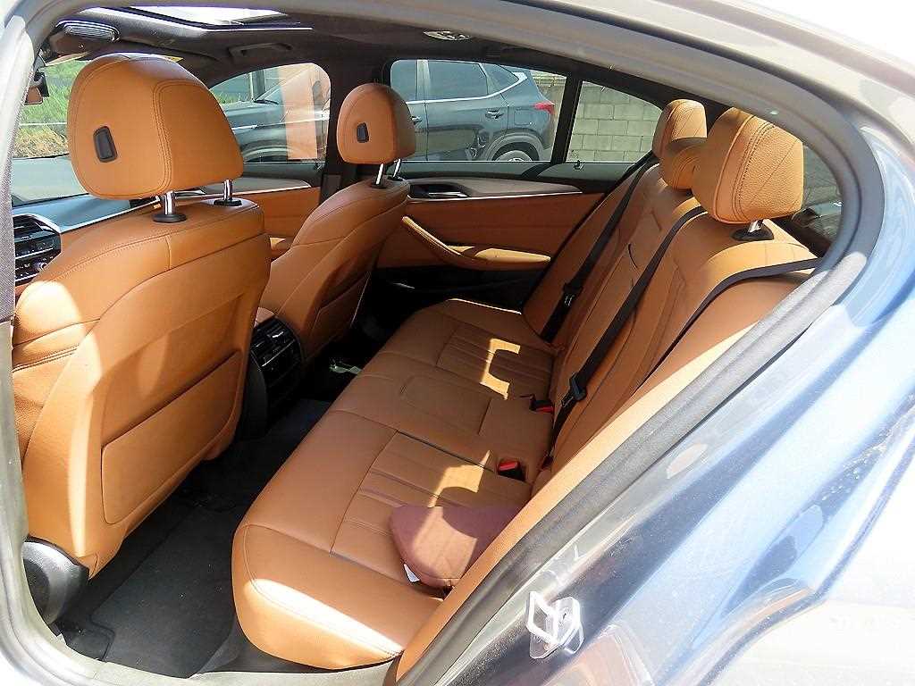 BMW 5-Series — photo 06